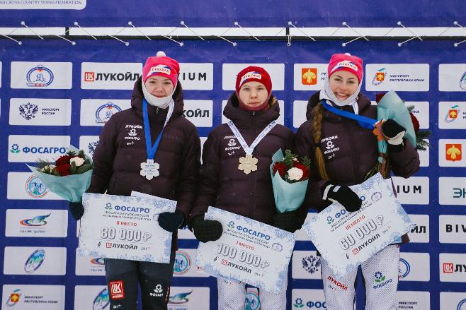 Алина Пеклецова выиграла индивидуальную гонку на 10 км классическим стилем на седьмом этапе ФосАгро Кубок России в Сыктывкаре.